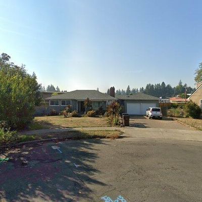 555 Welter Cir, Gladstone, OR 97027