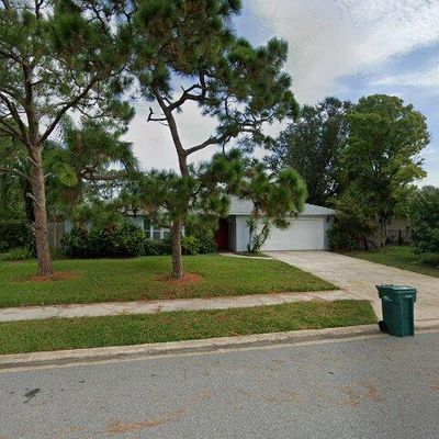 560 Rio Ln, Indialantic, FL 32903