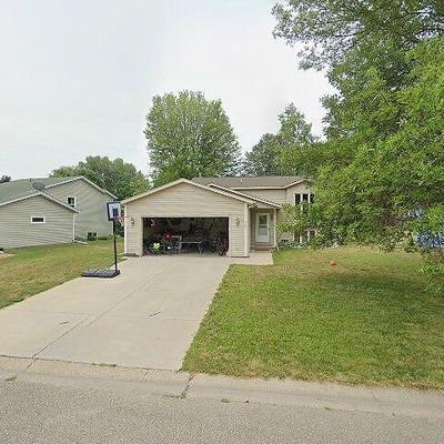 562 Kassel Ln, Chaska, MN 55318