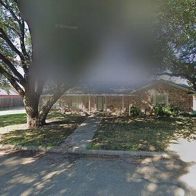 5721 Cedarcrest Dr, Haltom City, TX 76117