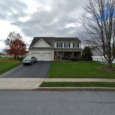 685 Coachman Ln, Palmyra, PA 17078