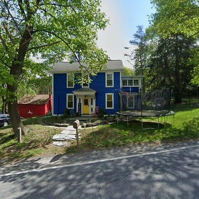 698 N Abington Rd, Waverly Township, PA 18411