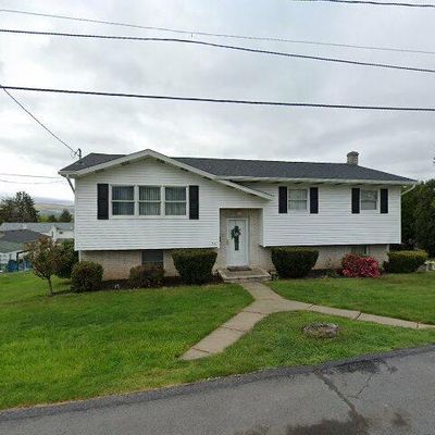 699 1 St St, Avoca, PA 18641