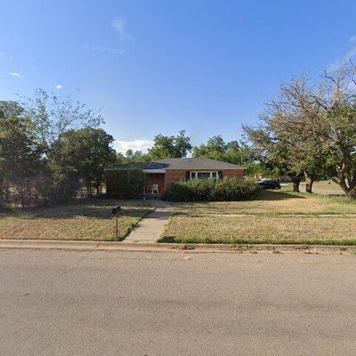 700 Avenue C Ne, Childress, TX 79201