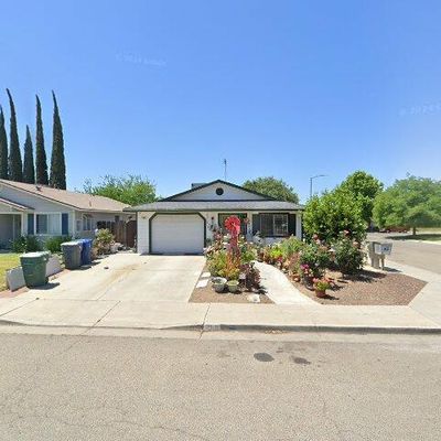 700 Deerwood Ct, Madera, CA 93637