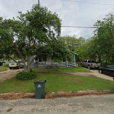 706 Fahrenthold St, El Campo, TX 77437