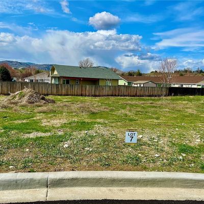 707 Petra Court, Omak, WA 98841