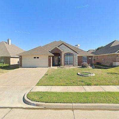 708 Morgan Dr, Burleson, TX 76028