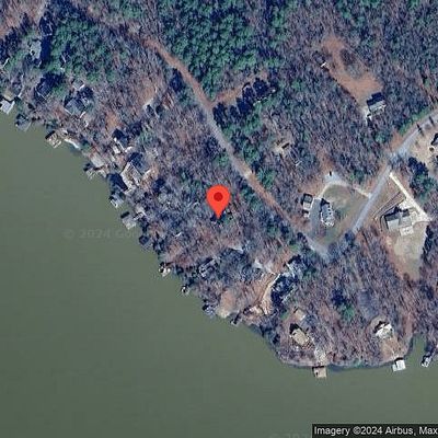 71 Lakeview Dr, Bracey, VA 23919