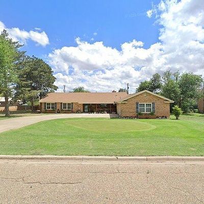 715 W California St, Floydada, TX 79235