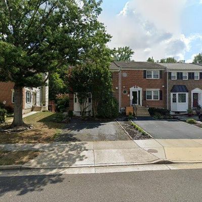 7199 Lake Cove Dr, Alexandria, VA 22315