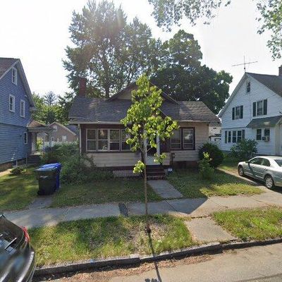 72 Sunapee St, Springfield, MA 01108