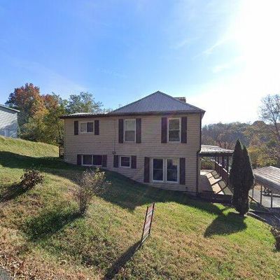 7272 Manns Dr, Fairlawn, VA 24141