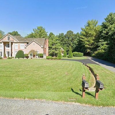 6310 Knolls Pond Ln, Fairfax Station, VA 22039