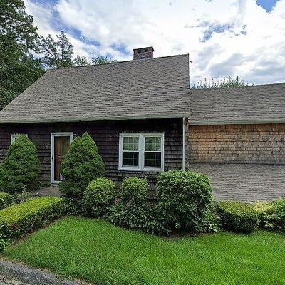 8 Beach Ln, Oakdale, CT 06370