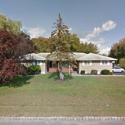 8 Club Rd, Fairfield, NJ 07004