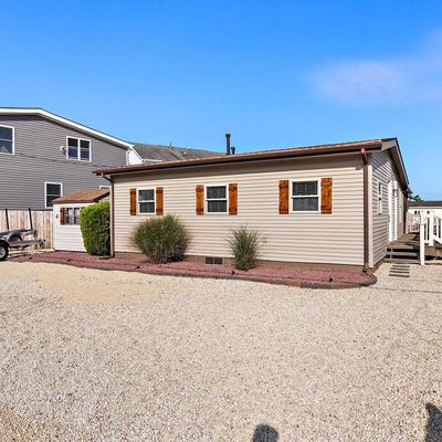 8 Weaver Dr, Manahawkin, NJ 08050