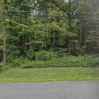 8 Wright Dr, Avon, CT 06001