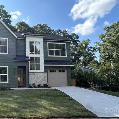 802 Ambassador St, Charlotte, NC 28208