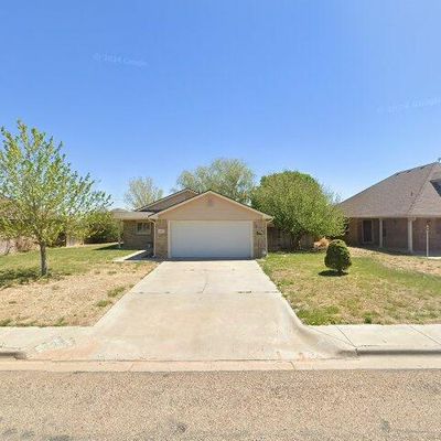 805 Pheasant Run Ave, Dumas, TX 79029