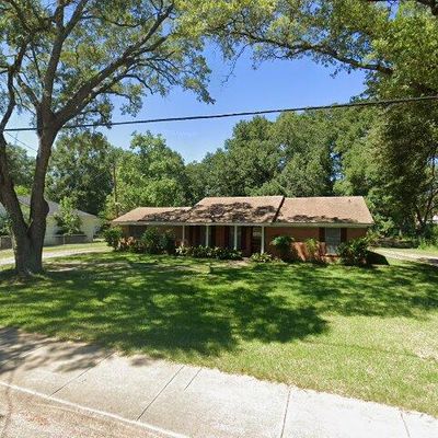 809 York Dr, Lufkin, TX 75901