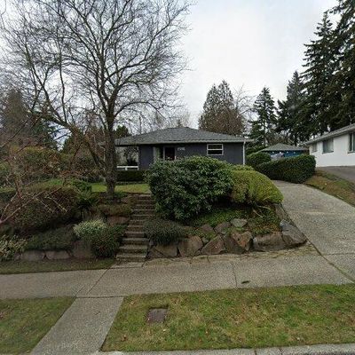 8133 32 Nd Ave Sw, Seattle, WA 98126