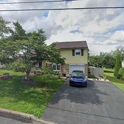 821 Karoly St, Freemansburg, PA 18017