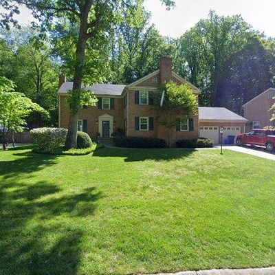 7701 Hackamore Dr, Potomac, MD 20854