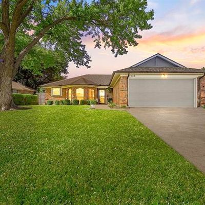 7729 Prairie Dr, Watauga, TX 76148