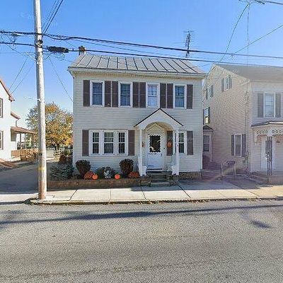 78 Main St, Strausstown, PA 19559