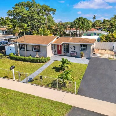 7884 Nw 175 Th St, Hialeah, FL 33015