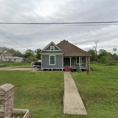 915 Moss Ave, Orange, TX 77630