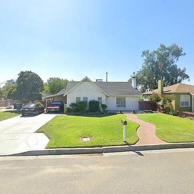 920 Riverside Dr, Madera, CA 93638