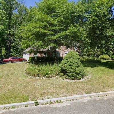 1 Edith Dr, Lawrence Township, NJ 08648