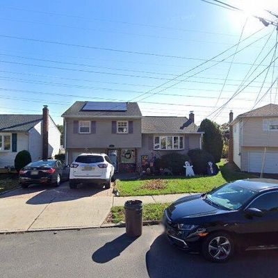 10 Hickory Rd, Nutley, NJ 07110