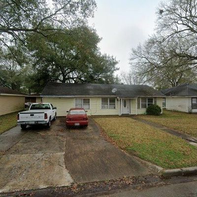 1004 S Shepherd Dr, Baytown, TX 77520