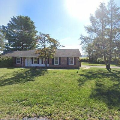 101 Briar Ridge Dr, Waynesboro, PA 17268