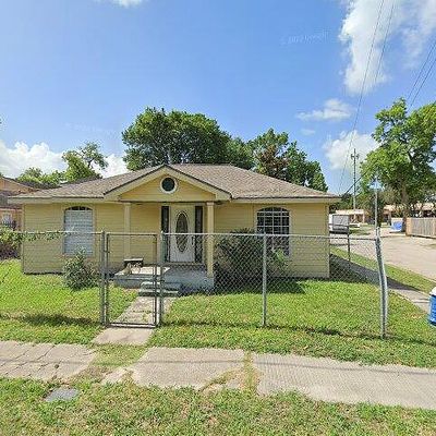 1039 W Cavalcade St, Houston, TX 77009