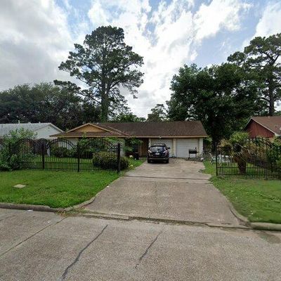 10415 Rebel Rd, Houston, TX 77016