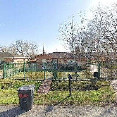 8802 Barton St, Houston, TX 77075