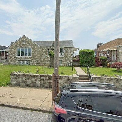 8905 Revere St, Philadelphia, PA 19152