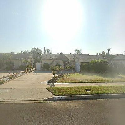 8938 Monogram Ave, North Hills, CA 91343