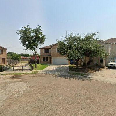 901 Palafox Dr, Laredo, TX 78045