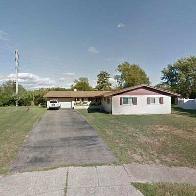 902 Davis Cir, Englewood, OH 45322