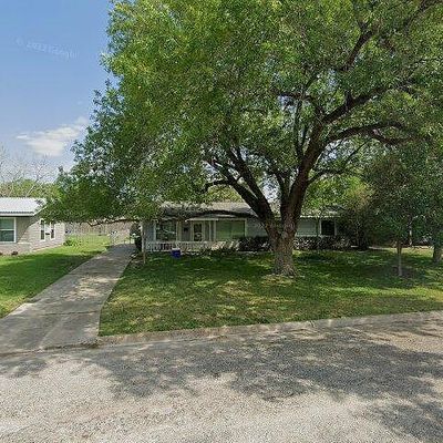 906 E Anaqua Ave, Victoria, TX 77901