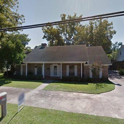 907 E Houston Ave, Crockett, TX 75835