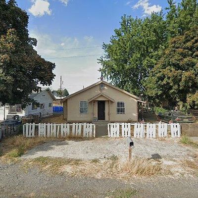 114 E C St, Wapato, WA 98951