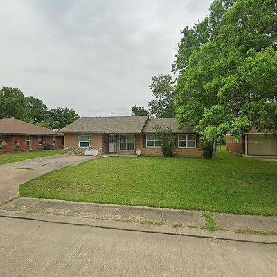 105 Mimosa St, Lake Jackson, TX 77566