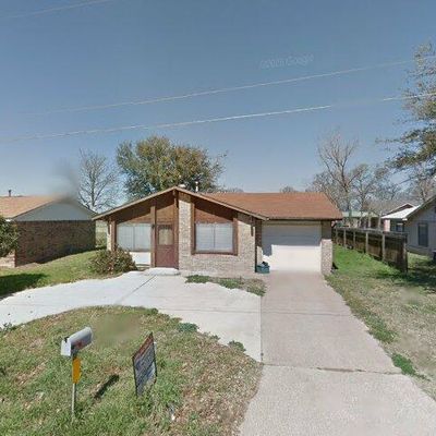 108 Missionary Cir, Hearne, TX 77859