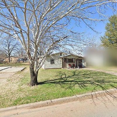 109 James Dr, Iowa Park, TX 76367